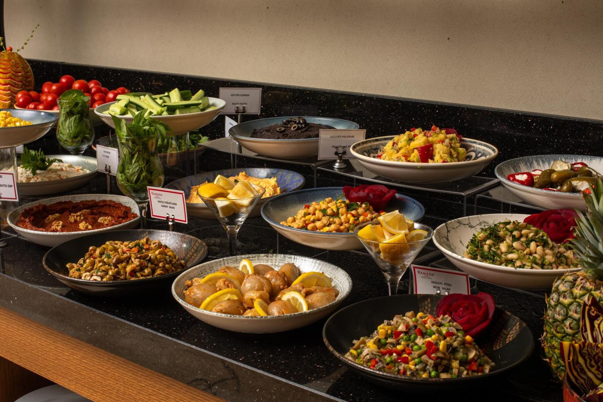 Ramada Plaza By Wyndham Istanbul Atakoy Hotel Kültér fotó